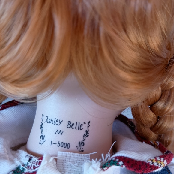 Ashley Belle Collection Porcelain dolls Andrew and Ramona - Picture 9 of 16